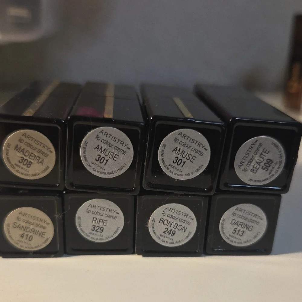 Artistry Lipstick Set in Neutral to Deep Shades Set 8